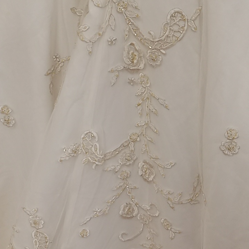 SOLD Forever yours size 4 wedding gown - Picture 7 of 11